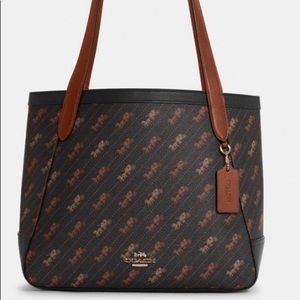 🗣SALE💥Horse & Carriage Tote 27 With Dot Print🌸